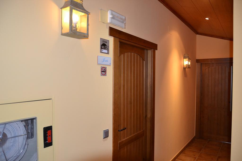 Apartamentos Rurales Natura Torrejon el Rubio Exterior photo