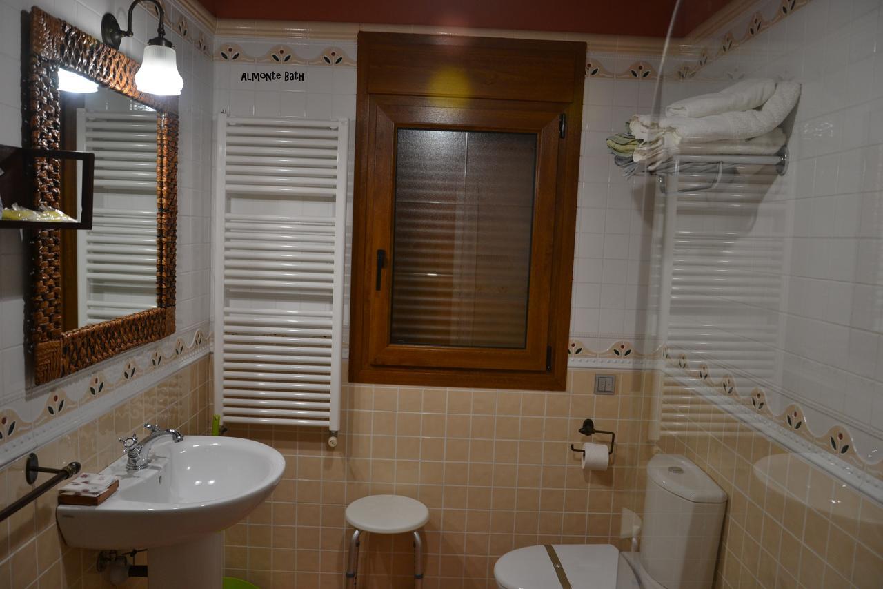 Apartamentos Rurales Natura Torrejon el Rubio Exterior photo